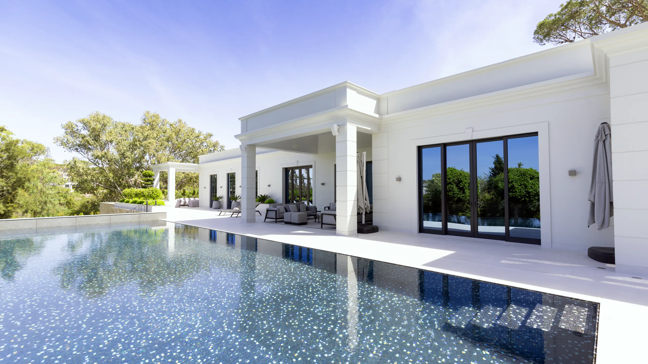 Contemporary Classic Villa - architectural view 2