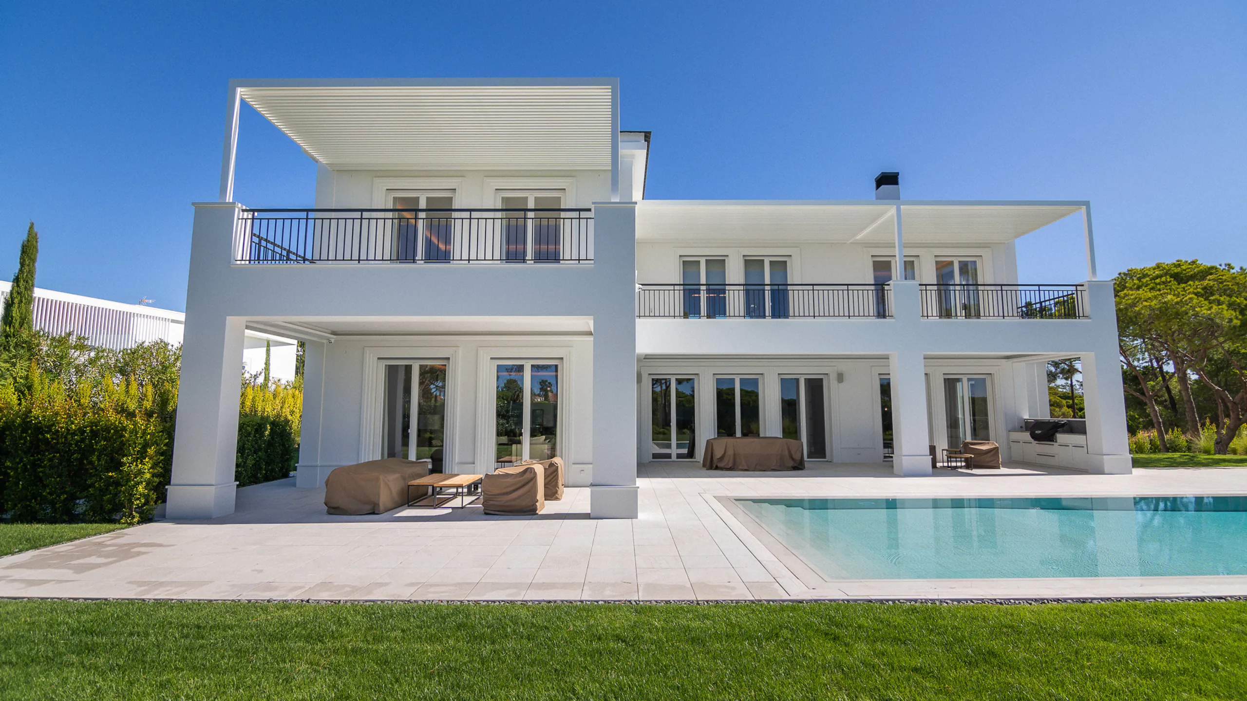 Contemporary Private Residence architectural view 4